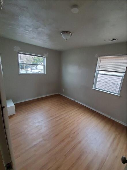 Building Photo - 1406 W 39th St