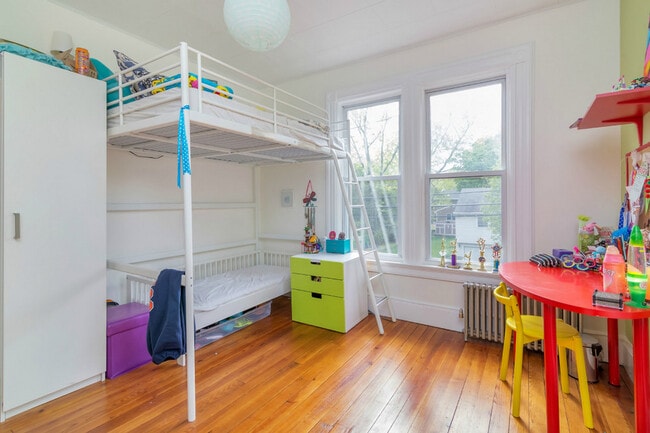 Building Photo - 48 Stelfox St