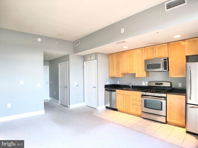 Building Photo - 3600 S Glebe Rd