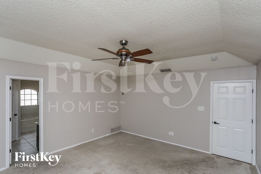 Building Photo - 408 Flagstone Dr