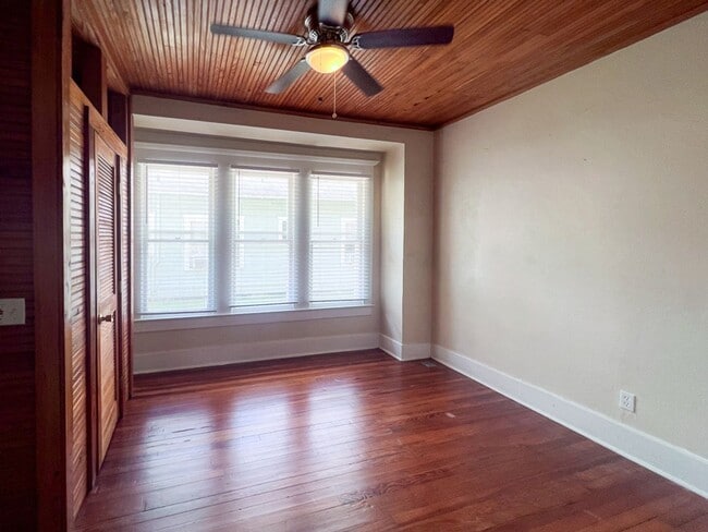 Building Photo - Pet Friendly 4BR/2BA Home off University A...