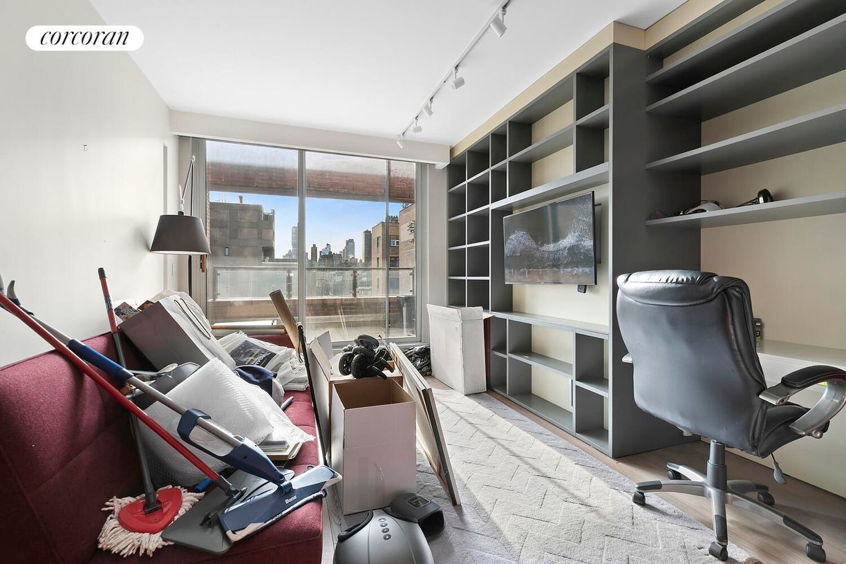 Building Photo - 101 W 79th St