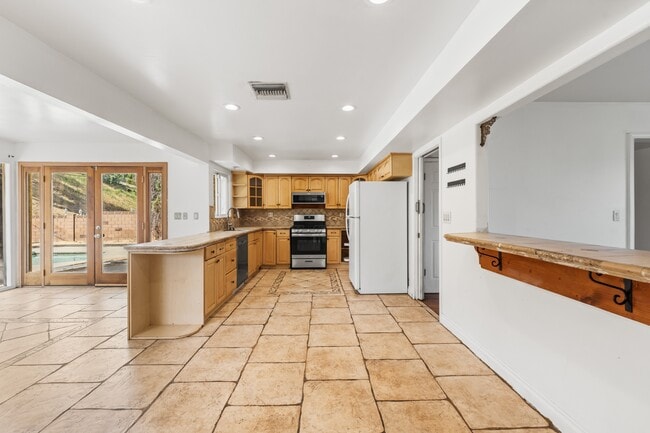 Building Photo - 8743 Topanga Canyon Blvd