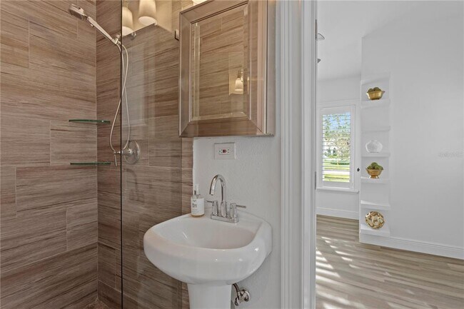 Building Photo - 2610 S Dundee St