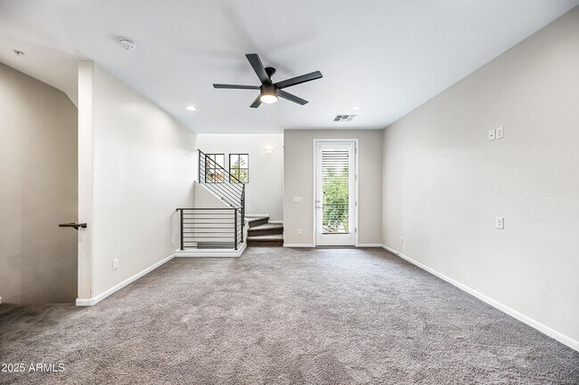 Building Photo - 2090 S Dorsey Ln