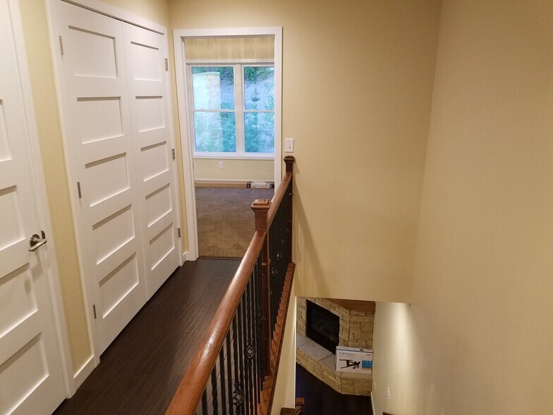 Building Photo - 1408 Sunset Ct