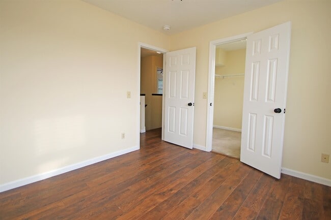 Building Photo - 1345 Goldfinch Dr