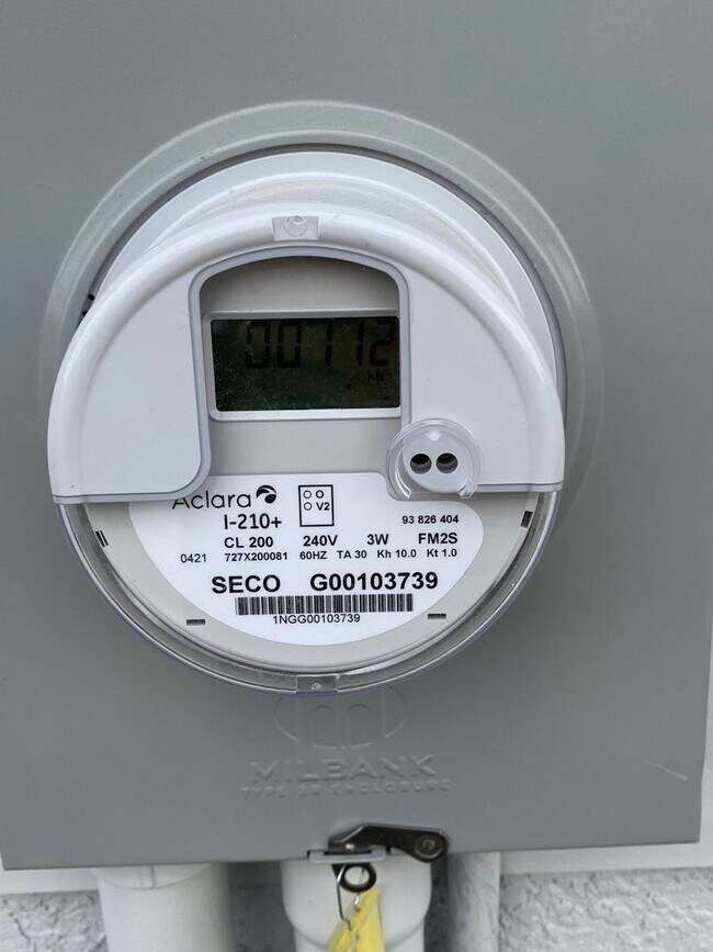 Building Photo - Desirable SW Ocala Neighborhood 3/2/2 *WON'T LAST*