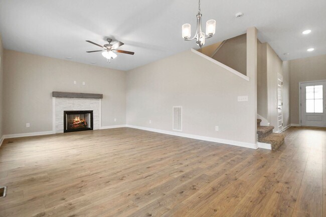 Building Photo - Pet Friendly Four Bedroom!