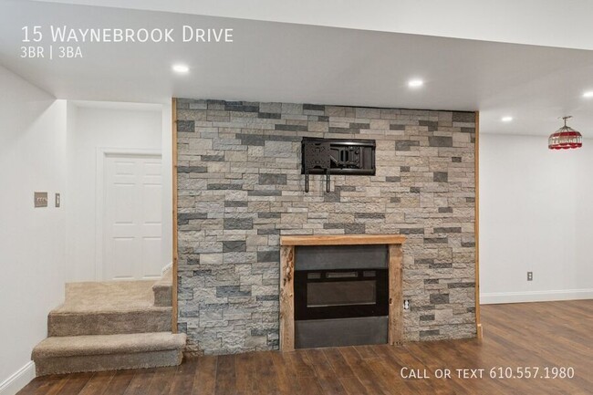 Building Photo - 15 Waynebrook Dr