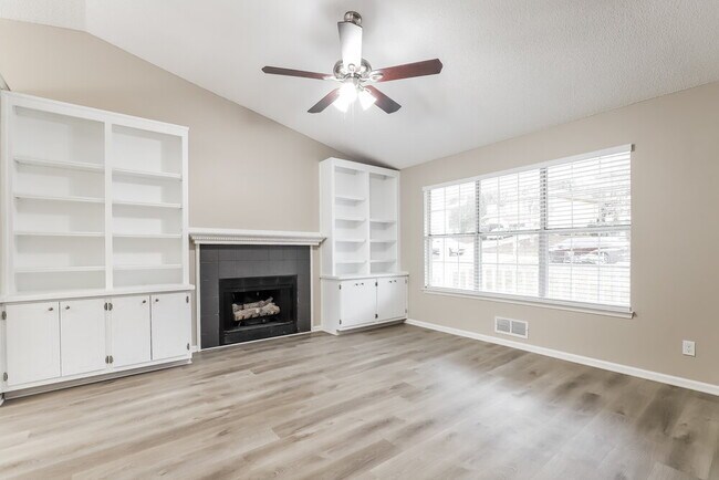 Building Photo - 1175 Riverside Trce