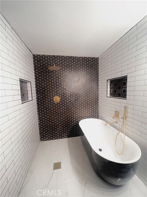 Building Photo - 9101 La Salle Ave