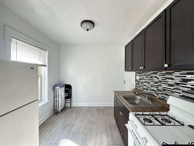 Building Photo - 6347 N Magnolia Ave