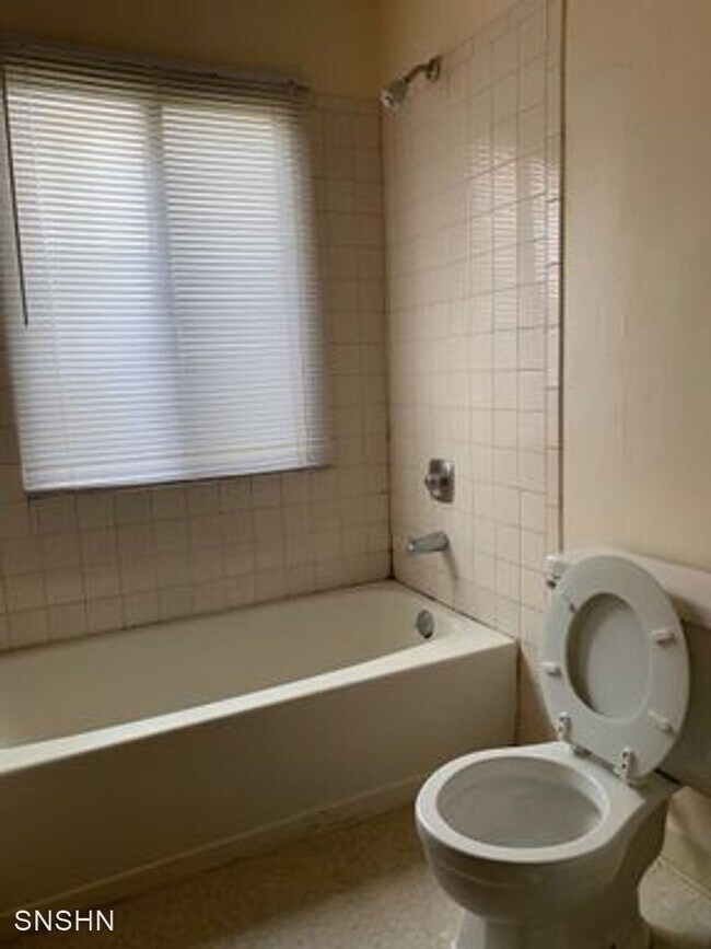 Building Photo - 9040 N 85th St