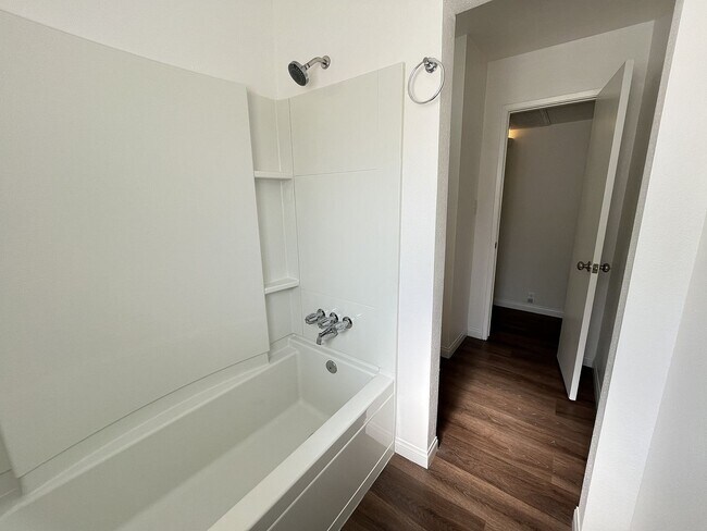 Building Photo - Turnkey 3-Bedroom Home with Modern Upgrade...