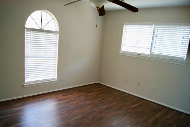 Building Photo - 3322 Sycamore Springs Dr