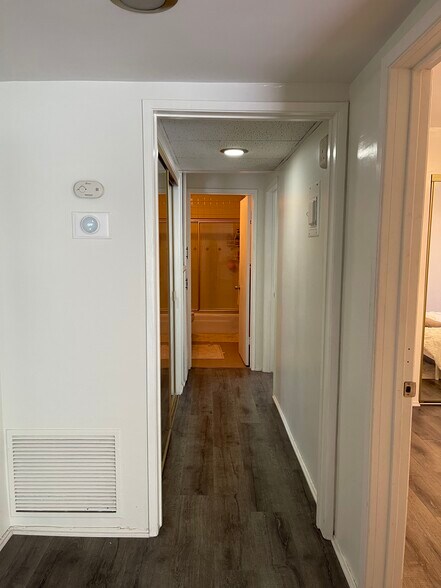 Building Photo - 960 S Westgate Ave