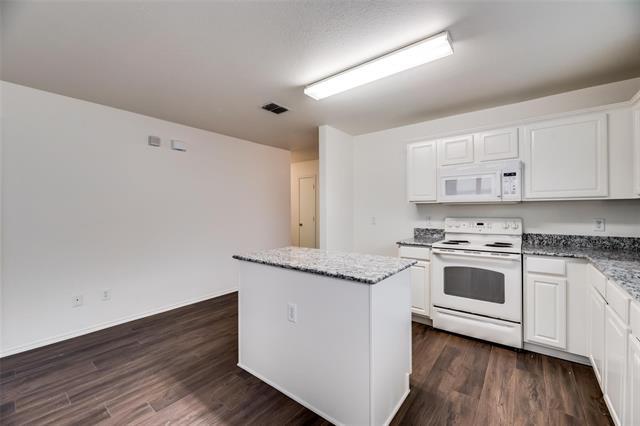 Building Photo - 2946 Midbury Dr
