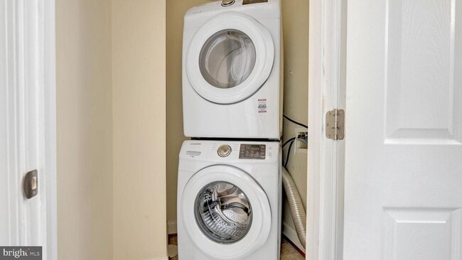 Building Photo - 1833 Drew St