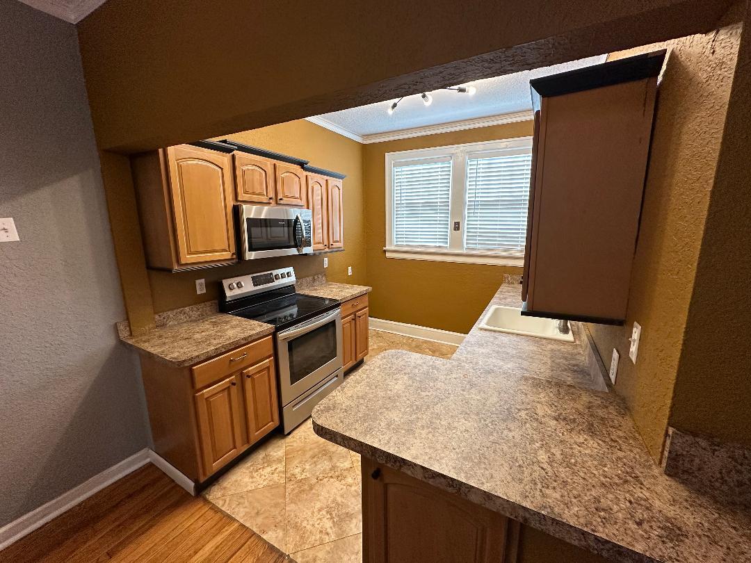 Building Photo - 2737 Riverside Ave