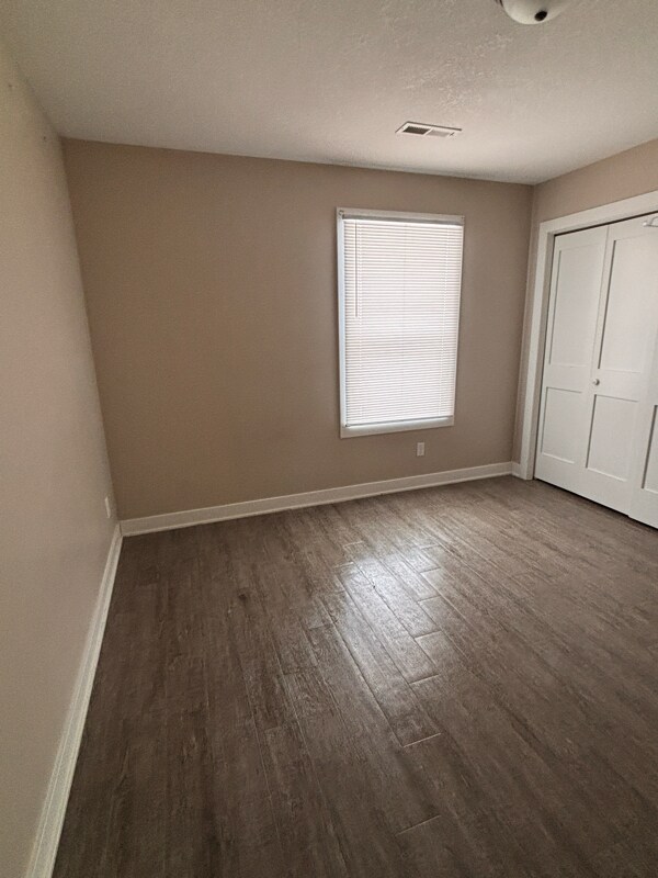 Building Photo - 84 Curtice St E