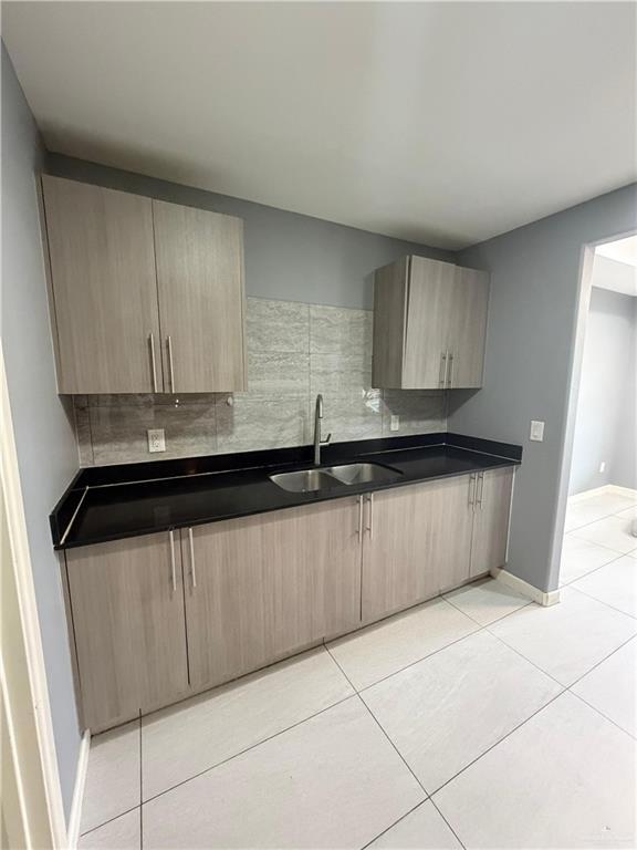 Building Photo - 10 W Harrison Ave