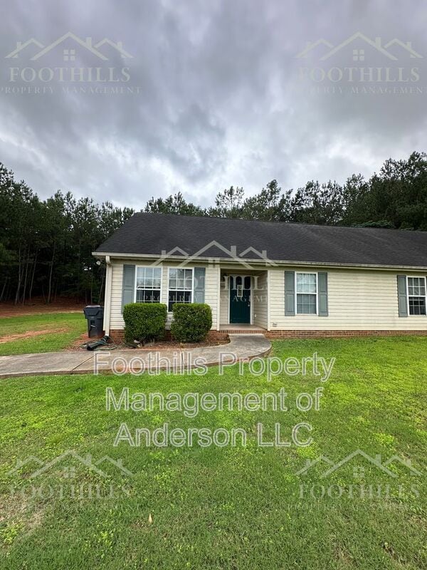 Building Photo - 1419 Oak Hill Dr