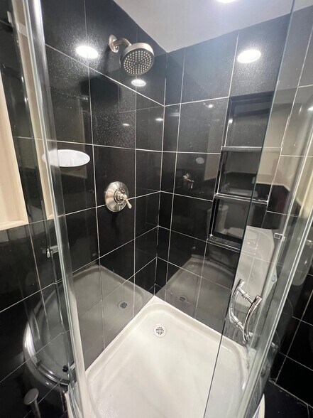 Building Photo - 152 Winchester St