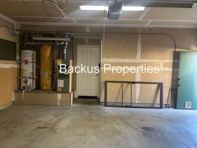 Building Photo - Great two-bedroom home at end of cul-de-sac