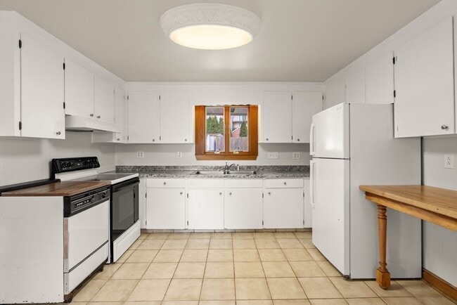 Building Photo - 10 Ernest Ave