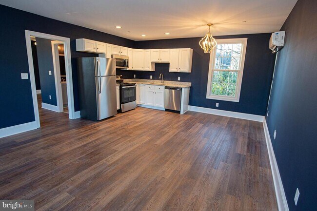 Building Photo - 106 Colonial Ct