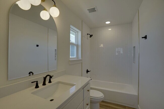 Building Photo - 302 Red Bird Ln