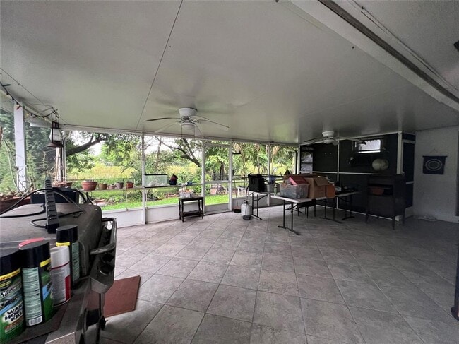 Building Photo - 7400 SW 37 Ct