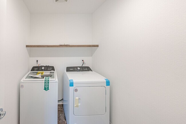 Building Photo - Fantastic two-story single-family house