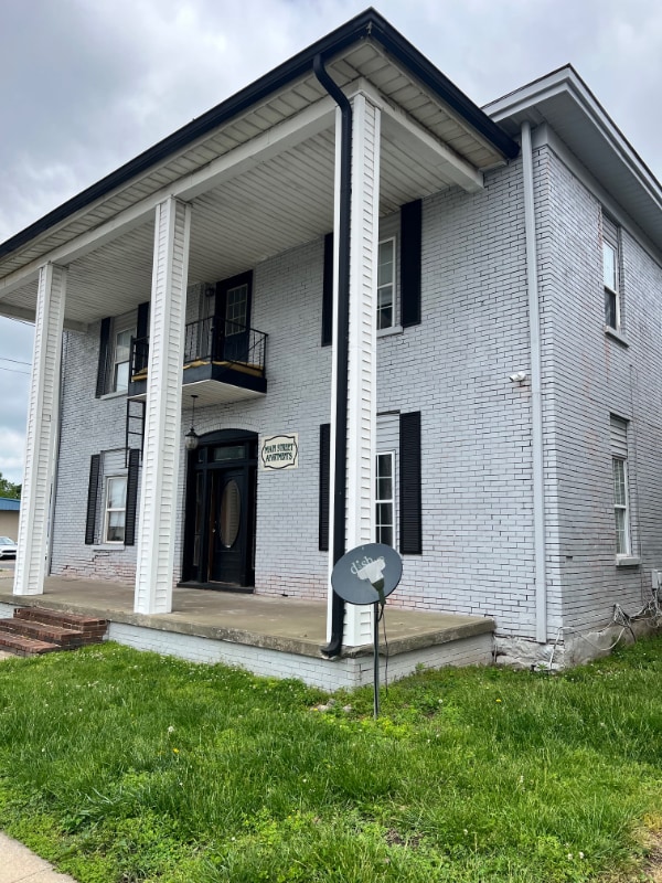 Primary Photo - 102 E 2nd St