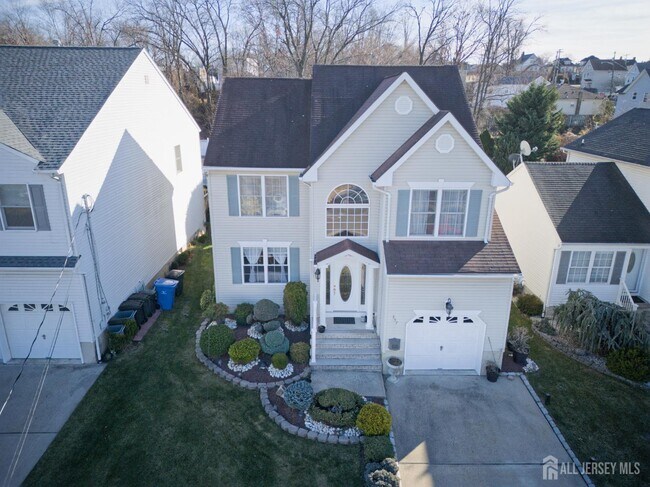 Building Photo - 357 George St