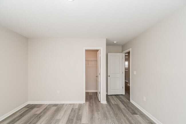 Building Photo - 674 River Dell Townes Ave