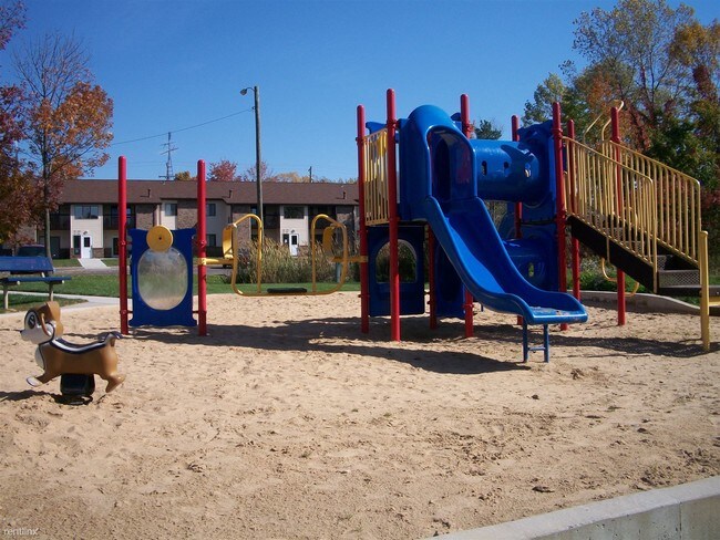 102_0893 - Briar Hills Townhouses