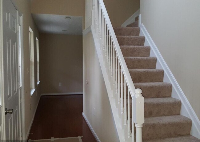 Building Photo - 5601 Skate Ct