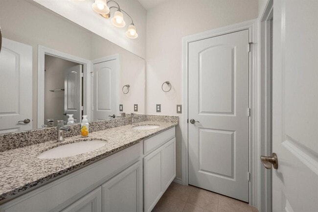 Building Photo - 17831 Maple Ash Dr