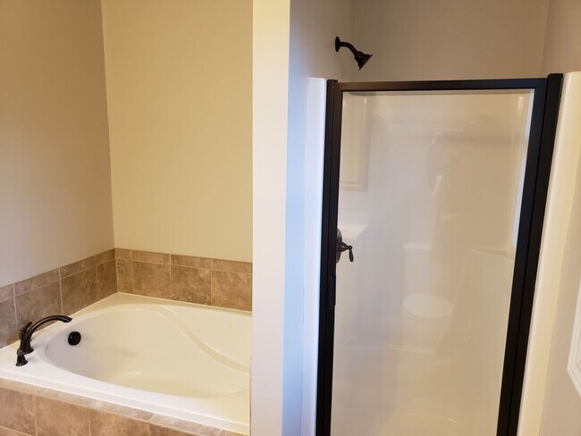 Building Photo - RENT SPECIAL ~ COMPASS POINTE ~