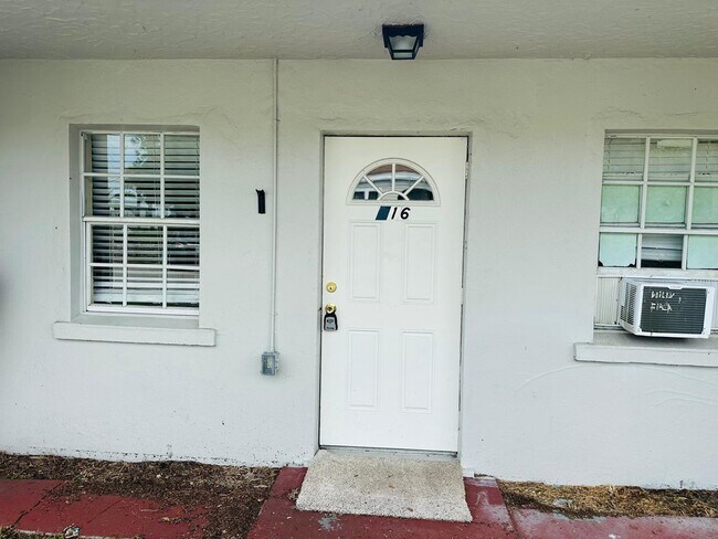 Primary Photo - 516 N 6th St