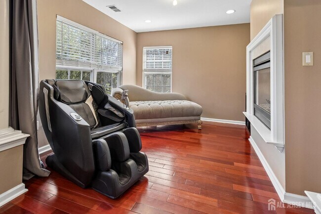 Building Photo - 16 Valley Wood Dr