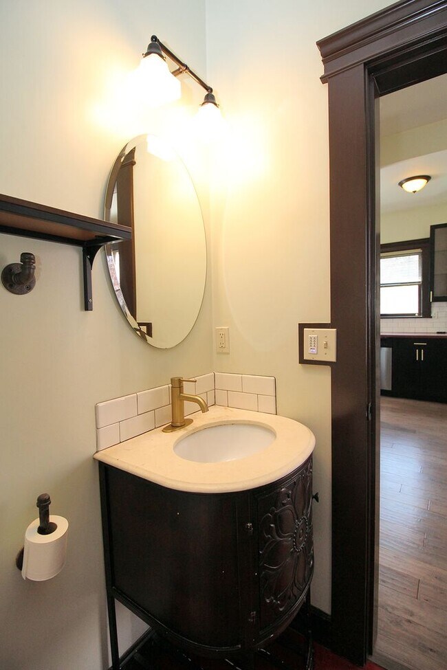 Building Photo - 1634 NW Everett St