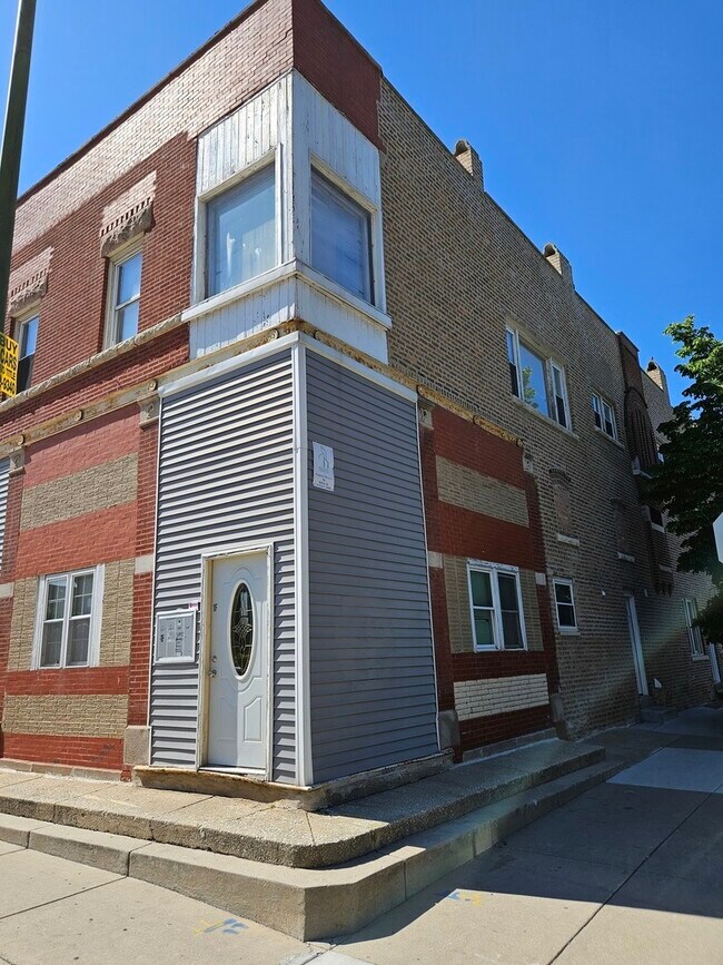 Building Photo - 2500 W Pershing Rd