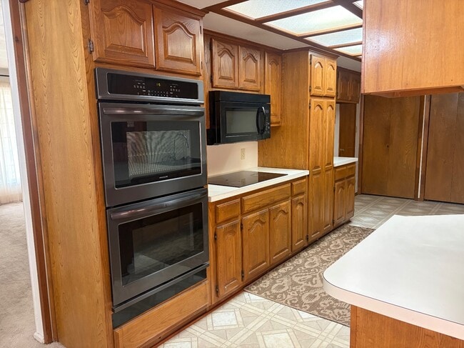 Building Photo - 4005 N Garrison Ave