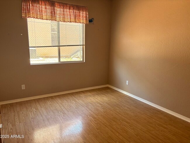 Building Photo - 1455 E Ridgeview Dr