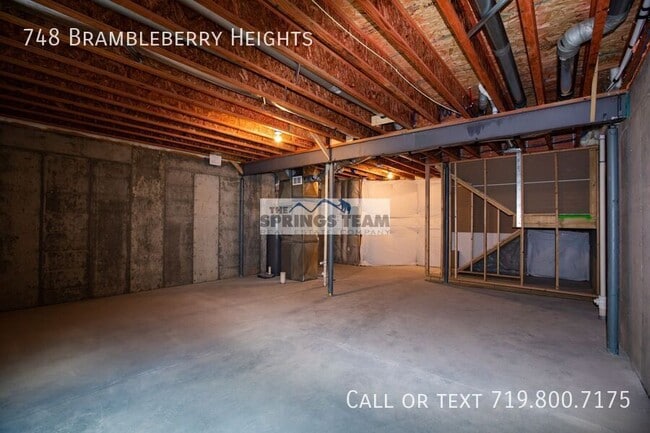 Building Photo - 748 Brambleberry Hts