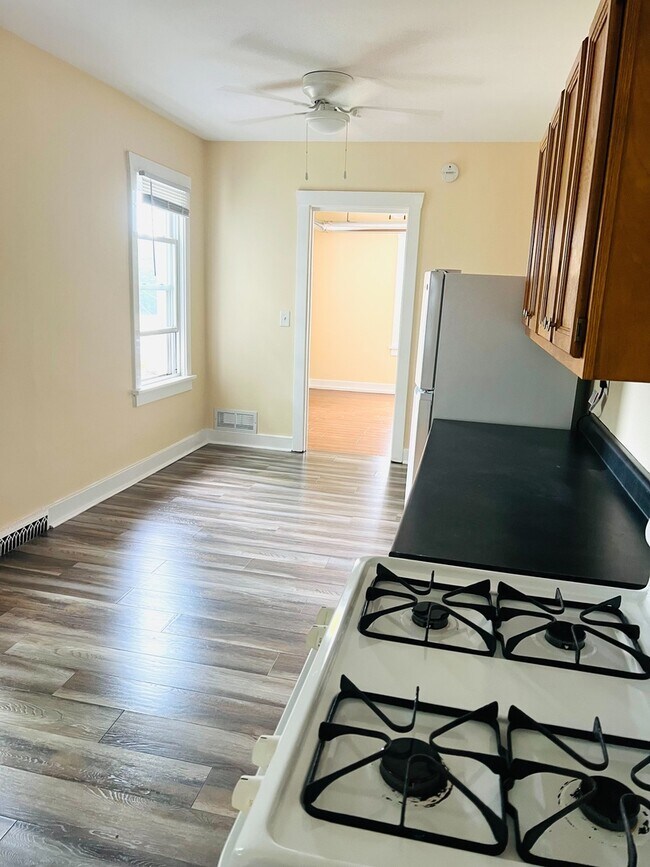 Building Photo - 6 National St