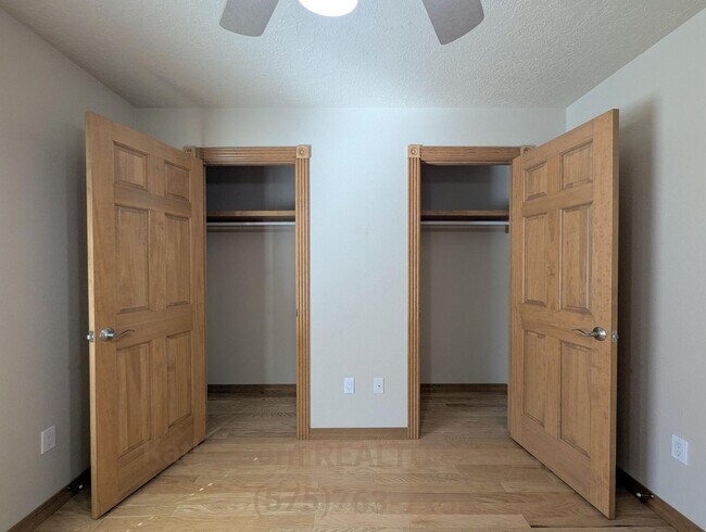 Building Photo - Luxurious Relaxation in Raintree